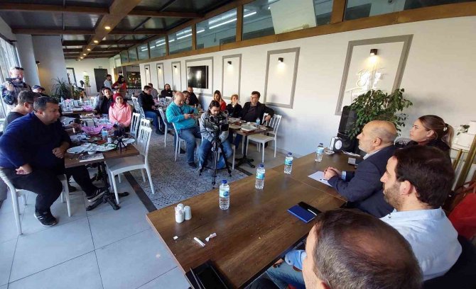 Ak Parti İ̇lçe Başkan Yardımcısı Murat Tuna, “Laf Siyaseti Yapıyorlar”