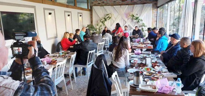Ak Parti İ̇lçe Başkan Yardımcısı Murat Tuna, “Laf Siyaseti Yapıyorlar”