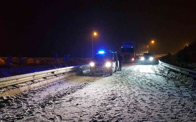 Bayburt’un Yüksek Kesimlerinde Kar, Tipi Ulaşımı Aksatıyor