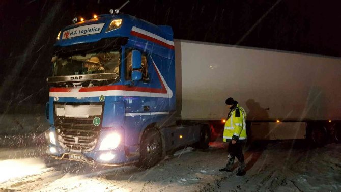 Bayburt’un Yüksek Kesimlerinde Kar, Tipi Ulaşımı Aksatıyor