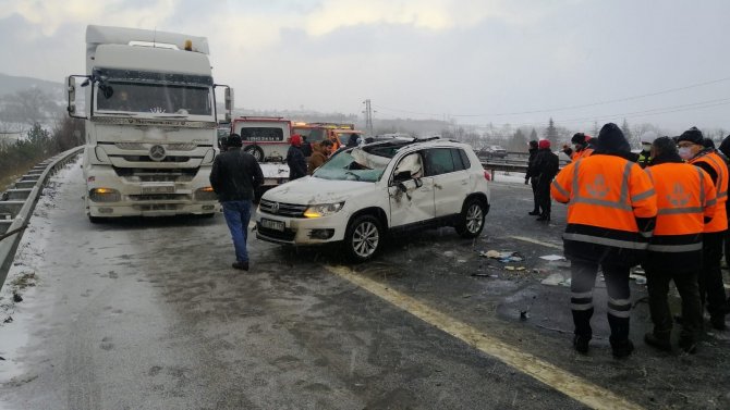 Tem’de 12 Otomobilin Karıştığı Zincirleme Kazada 2 Kişi Yaralandı
