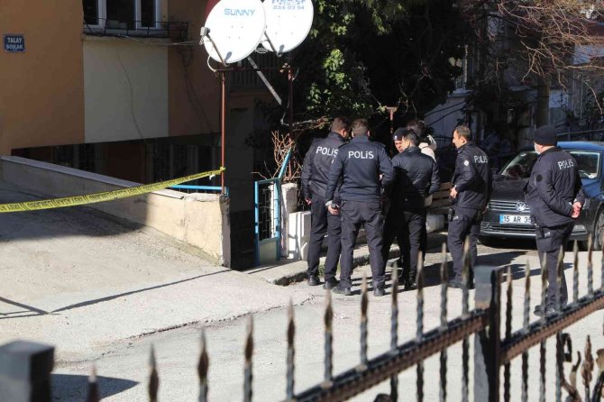 Silahla Yaraladığı Husumetlisinin Başında Bekleyerek Kendini İhbar Etti