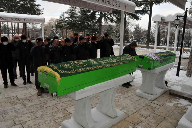 Minik Ayşenur Gözyaşları İle Son Yolculuğuna Uğurlandı