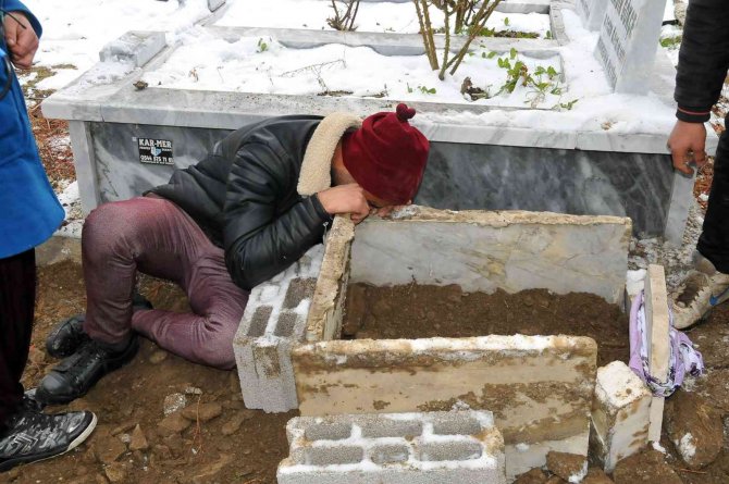 Minik Ayşenur Gözyaşları İle Son Yolculuğuna Uğurlandı