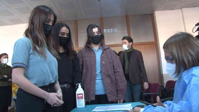 Liseliler ‘Haydi Gençler Aşıya’ Kampanyasına Yoğun İlgi Gösterdi
