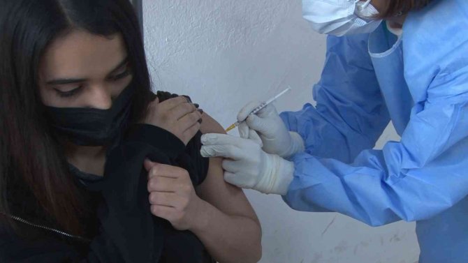 Liseliler ‘Haydi Gençler Aşıya’ Kampanyasına Yoğun İlgi Gösterdi