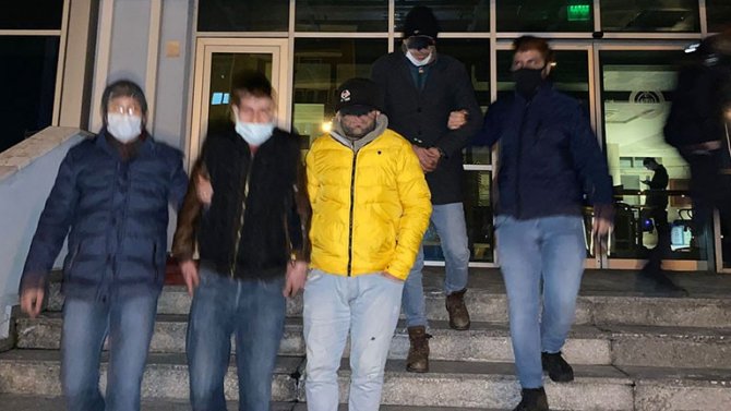 Depodan Tekne Motoru Çalan 5 Kişi Tutuklandı