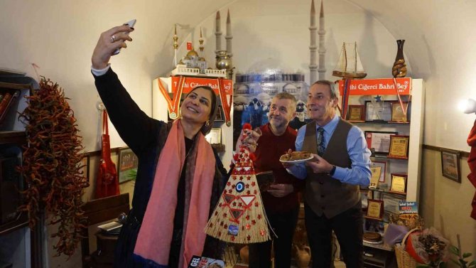 Kuveyt İ̇stanbul Başkonsolosu Ve Eşi Yöresel Lezzetlere Hayran Kaldı