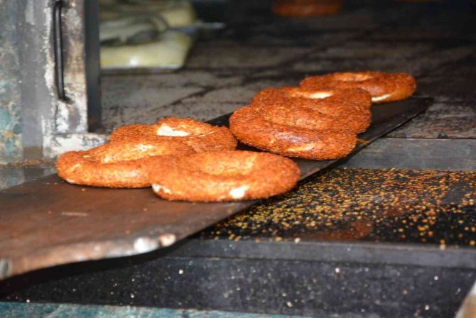 Korkuteli İlçesinde Ekmek Ve Simit 3 Tl Oldu