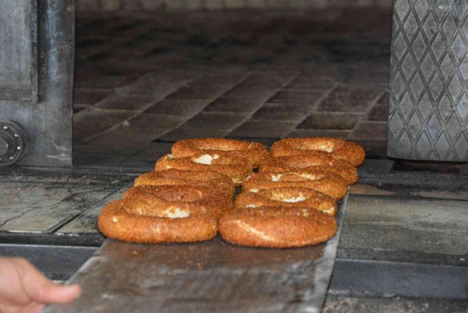 Korkuteli İlçesinde Ekmek Ve Simit 3 Tl Oldu