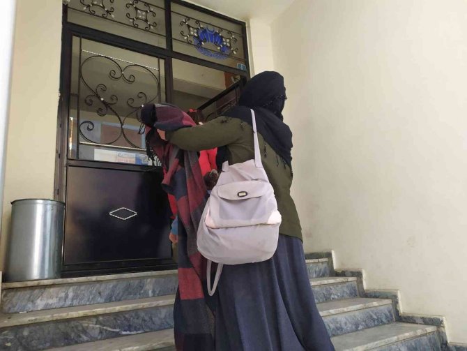 Elazığ’da İlginç Olay: Zabıta Dilenciyi Yakaladı, Vatandaş Hala Para Vermeye Çalıştı