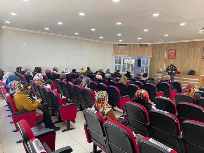 Polis Ekiplerinden Kadınlara Narkotik Eğitimi