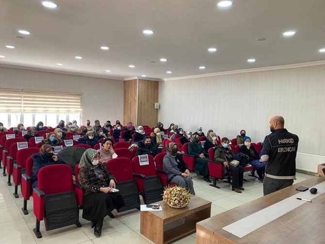 Polis Ekiplerinden Kadınlara Narkotik Eğitimi