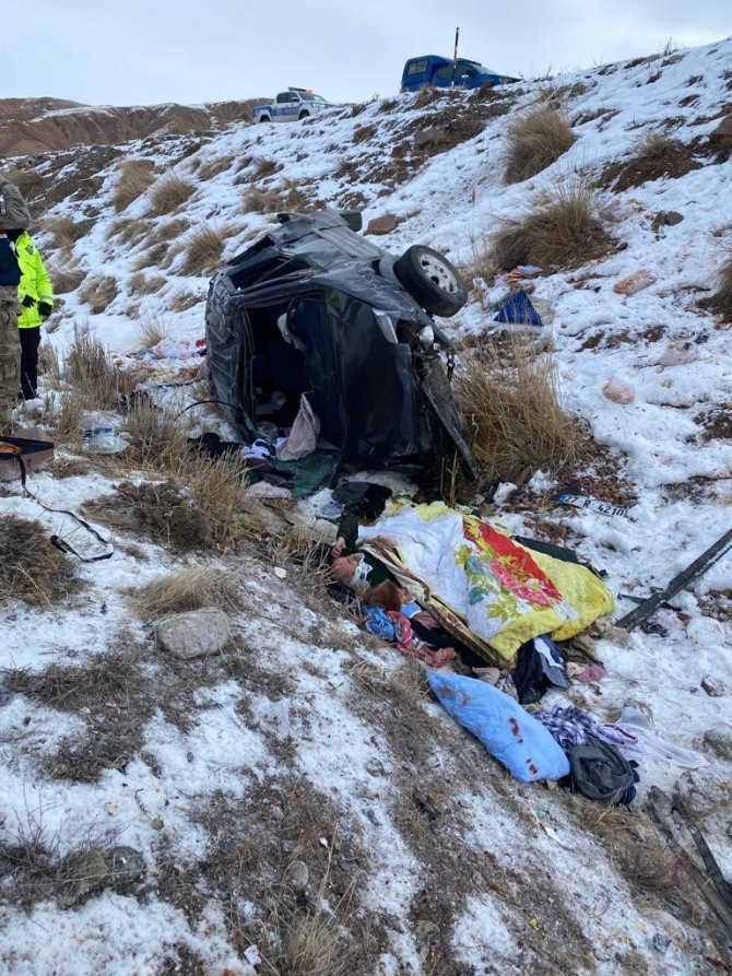 Horasan’da Trafik Kazası: 2 Kişi Öldü, 2 Kişi Yaralandı