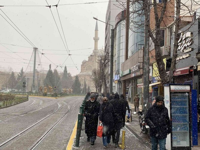 Eskişehir’de Kar Yağışı Başladı