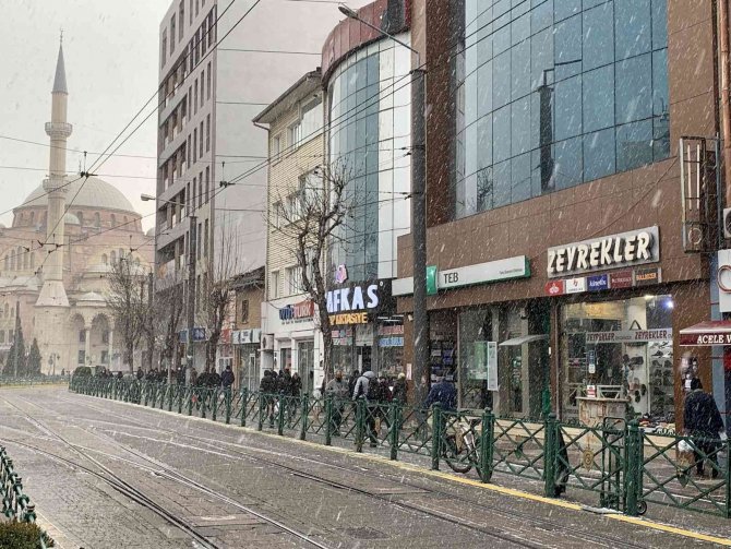 Eskişehir’de Kar Yağışı Başladı