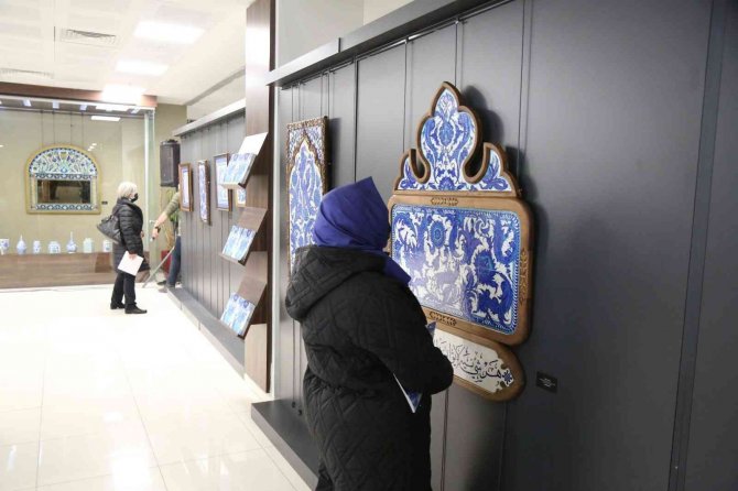 Eyüpsultan’da Hengame Çini Sergisi’nin Açılışı Yapıldı