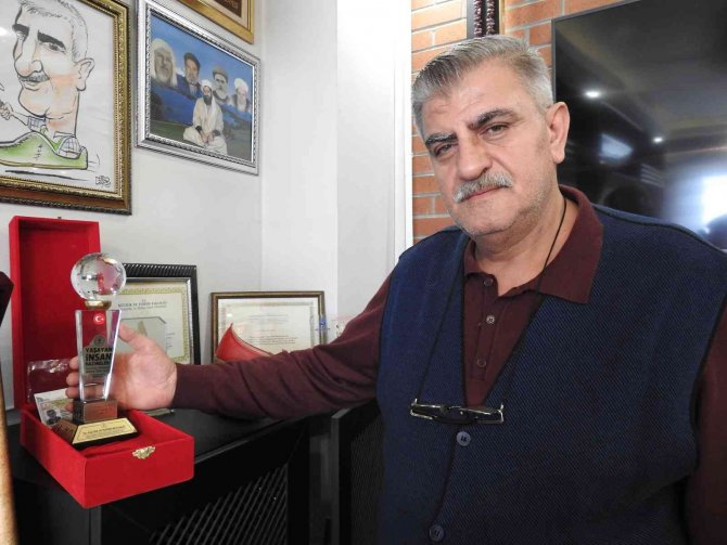 Ata Mesleğiyle "Yaşayan İ̇nsan Hazinesi" Ödülünü Aldı