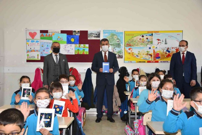 Küçük Yaşta Kendi Hikayelerini Yazarak Kitaplaştırdılar