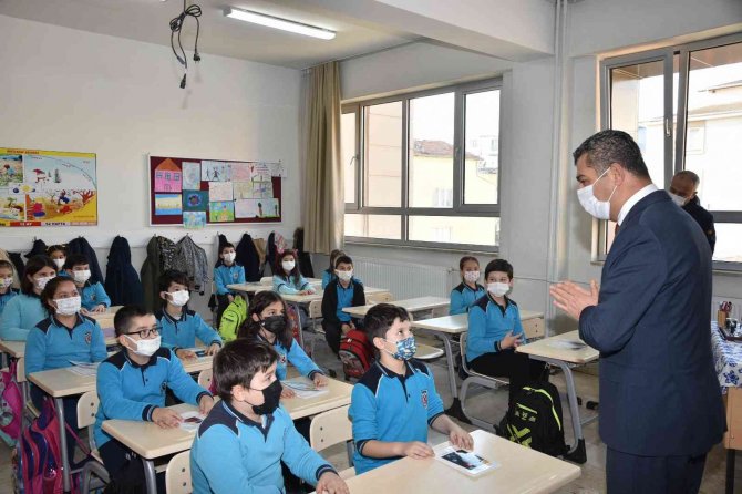 Küçük Yaşta Kendi Hikayelerini Yazarak Kitaplaştırdılar