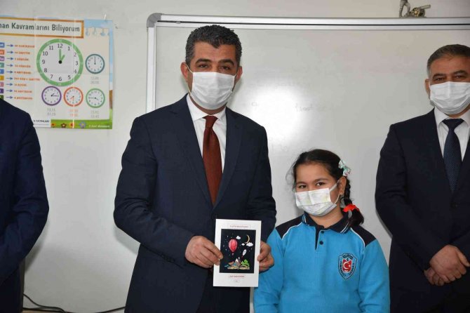 Küçük Yaşta Kendi Hikayelerini Yazarak Kitaplaştırdılar