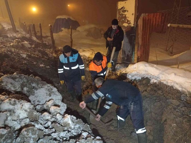 Belediye Ekiplerinin 2 Bin 400 Rakımda İçme Suyu Mücadelesi