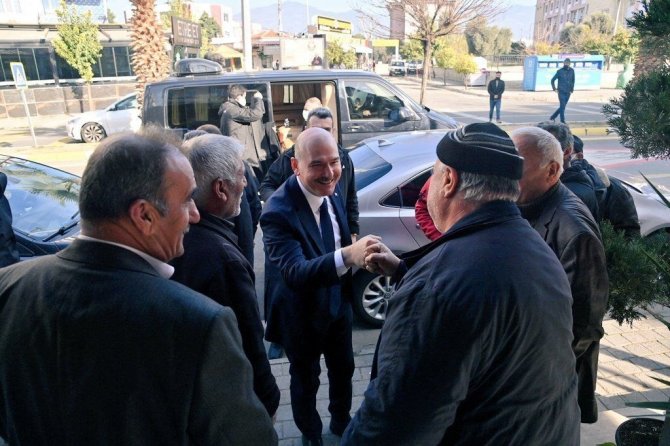 Bakan Soylu, Efeler’in Mimar Sinan Mahallesi’nde Vatandaşlarla Bir Araya Geldi