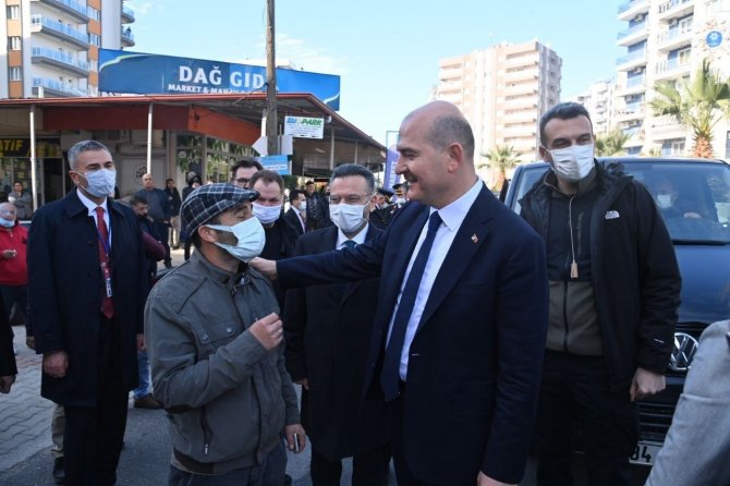Bakan Soylu, Efeler’in Mimar Sinan Mahallesi’nde Vatandaşlarla Bir Araya Geldi