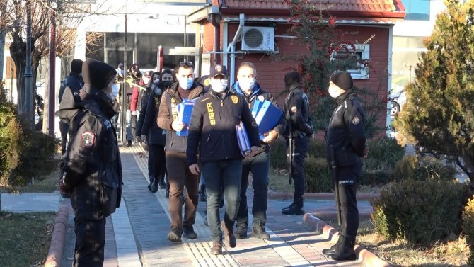 İ̇nternet Dolandırıcılarına 10 İlde Eşzamanlı Operasyon: 12 Gözaltı