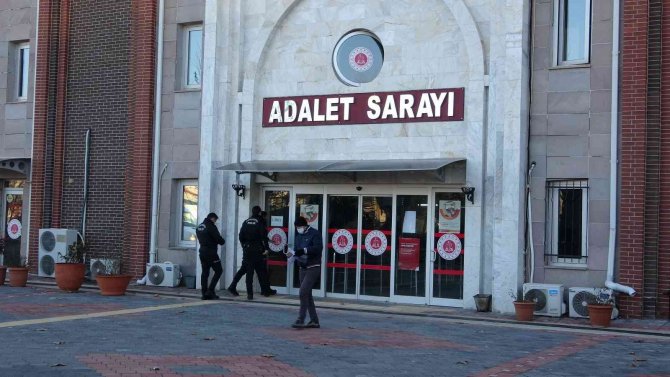 İ̇nternet Dolandırıcılarına 10 İlde Eşzamanlı Operasyon: 12 Gözaltı