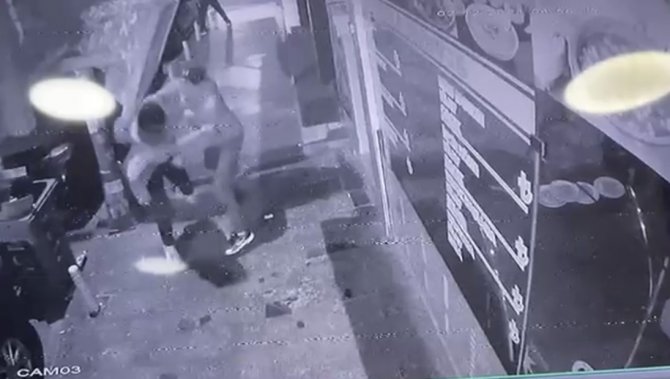 Döve Döve Metrelerce Sürükleyip Tabancayla Vurdular