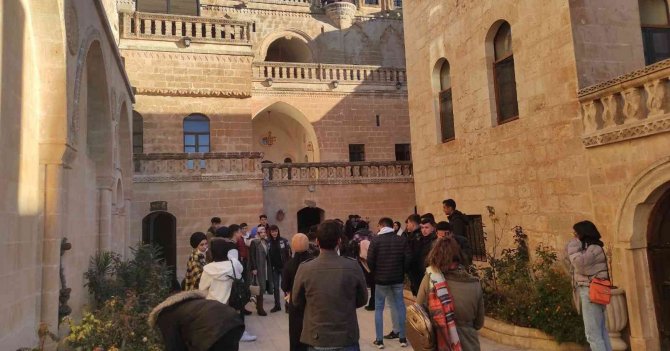 Tarihi Midyat Konuk Evine Ziyaretçi Akını