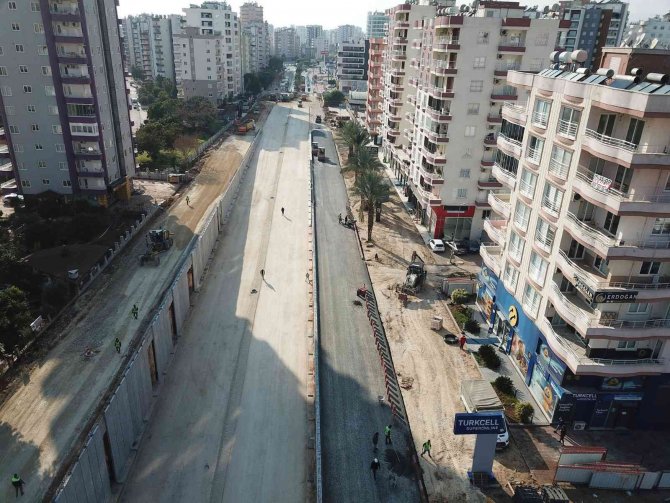 Büyükşehir Belediyesi, Geçen Yıl 537 Bin 298 Ton Sıcak Asfaltla Yolları Yeniledi