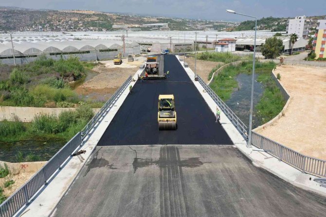 Büyükşehir Belediyesi, Geçen Yıl 537 Bin 298 Ton Sıcak Asfaltla Yolları Yeniledi