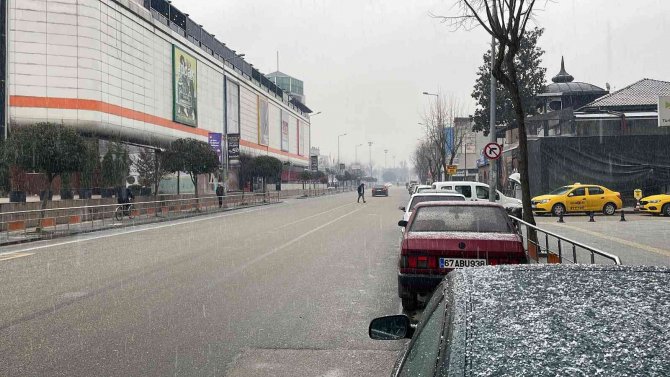 Düzce’de Kar Yağışı Aralıklarla Etkili Oluyor