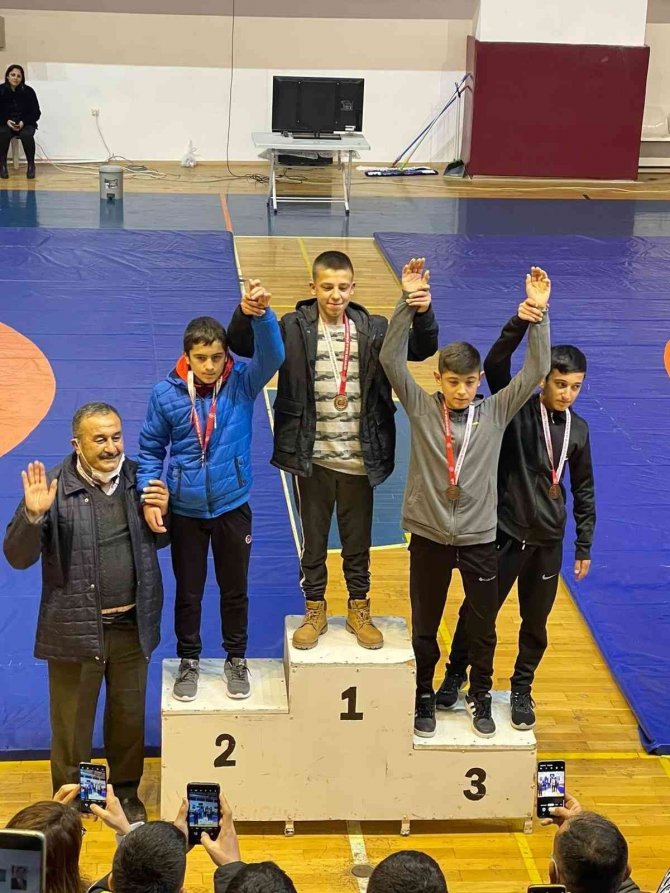 Korkutelili Güreşcilerin Başarısı