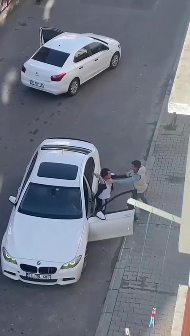 Pendik’te Sokak Ortasında Silahlı Yol Verme Kavgası