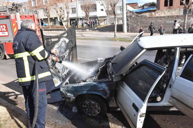 Seyir Halindeki Lpg’li Otomobil Alev Aldı