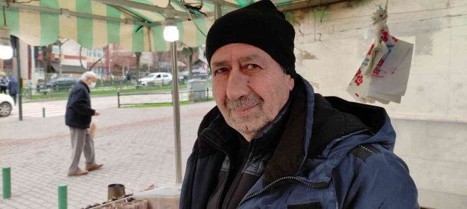 Seyyar Satıcı Yabancı Dil Öğrendi, İşleri Açıldı