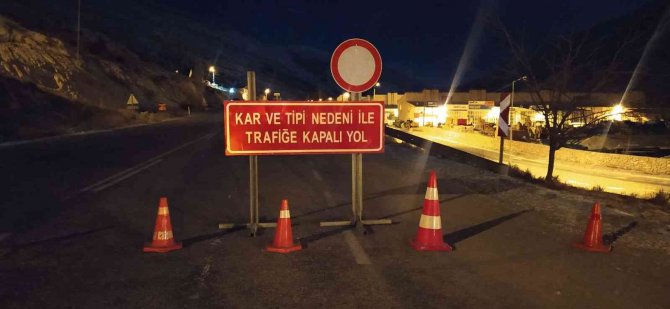 Sivas-gürün Karayolu Tipi Nedeniyle Ulaşıma Kapatıldı