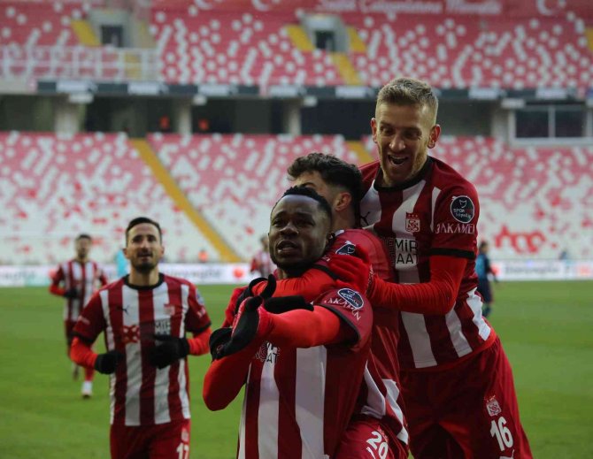 Spor Toto Süper Lig: Dg Sivasspor: 1 - Trabzonspor: 1 (İ̇lk Yarı)