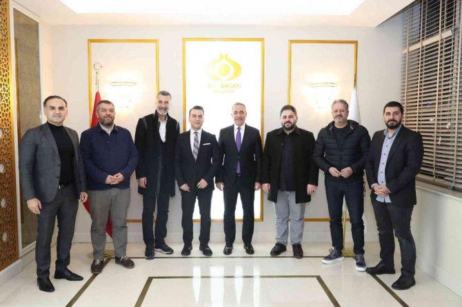 "İ̇letişim Sohbetleri" Programında Usta İsimler Gençlerle Bir Araya Geldi