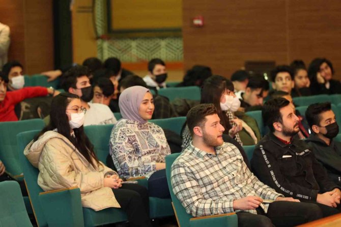 "İ̇letişim Sohbetleri" Programında Usta İsimler Gençlerle Bir Araya Geldi