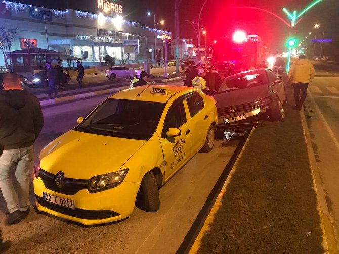 Taksi Şoförü Kaza Yapınca Alkollü Olduğu Ortaya Çıktı