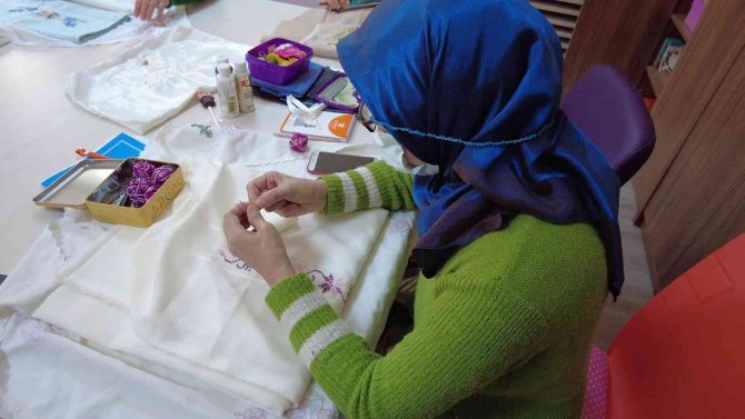 Mahalle Konağında Aile Bütçesine Katkı Sağlıyorlar