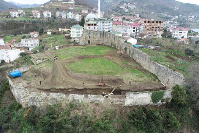 900 Yıllık Tarihi Kalede Kafatası Olmayan İskelet Bulundu
