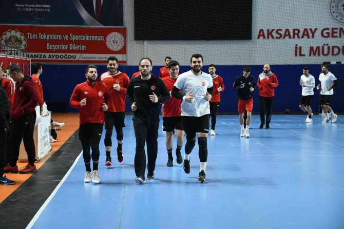 A Milli Erkek Hentbol Takımı Yunanistan Maçına Hazır