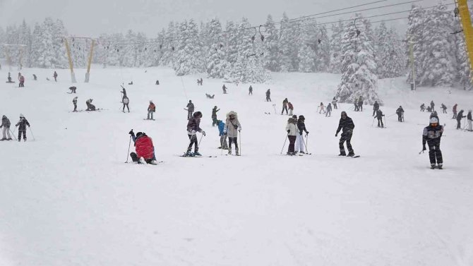 Uludağ’da Yarı Yıl Tatiline Bir Hafta Kala Doluluk Oranları Yüzde 90’ları Buldu