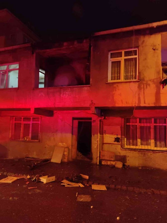 Ümraniye’de Eşiyle Tartıştıktan Sonra Evini Ateşe Veren Şahıs Adliyeye Sevk Edildi