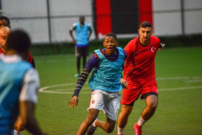 Kardeş Ülkeler Futbol Turnuvası Başladı